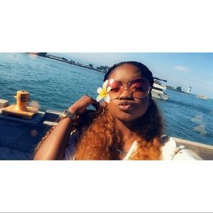 Meet your Posher, Alexus